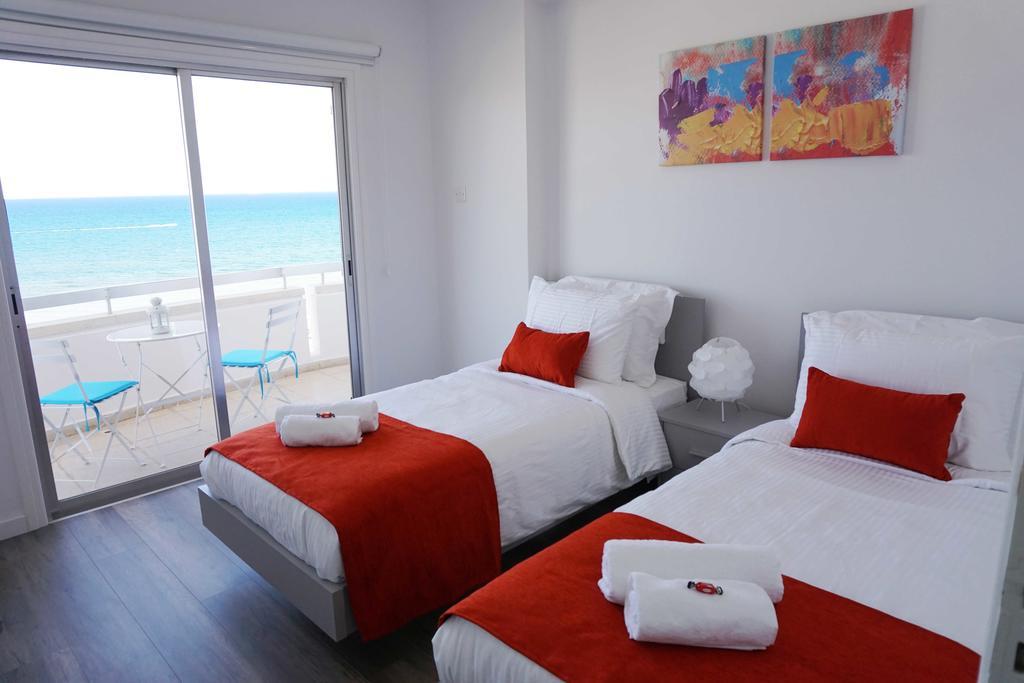 Lazuli Sea View Beachfront Ap 43 Larnaca Exteriér fotografie